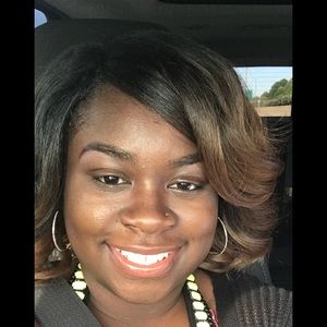 Meet your Posher, Nia